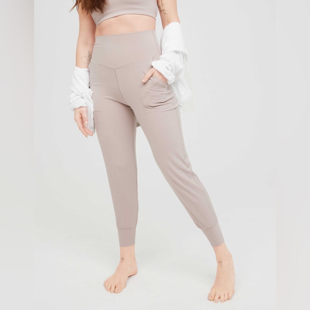Offline by Aerie Real Me Jogger Women’s Tan High-Waisted Pants